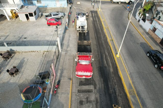 Unas 600 ton. de asfalto serán colocadas para consolidar esta vía